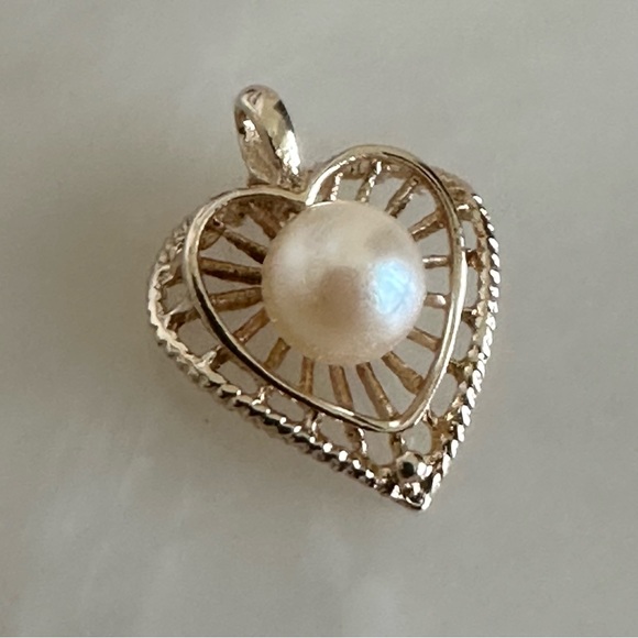 14k Solid Gold Heart Shaped Basket Pendant with Pearl Center - Picture 16 of 16